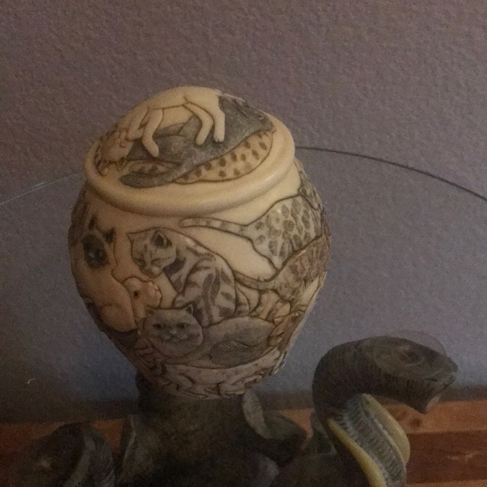 Jardinia trinket box very detail on different cats carved on it. Belly 11”W.